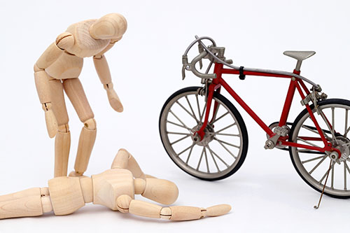 自転車事故は年間約10万件！自転車保険で加害者、被害者になった時の備えを
