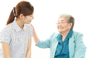 全国の自治体が認知症高齢者向けの保険事業を開始　9月には三重県亀山市で開始　高齢者とその家族の賠償リスクを支援