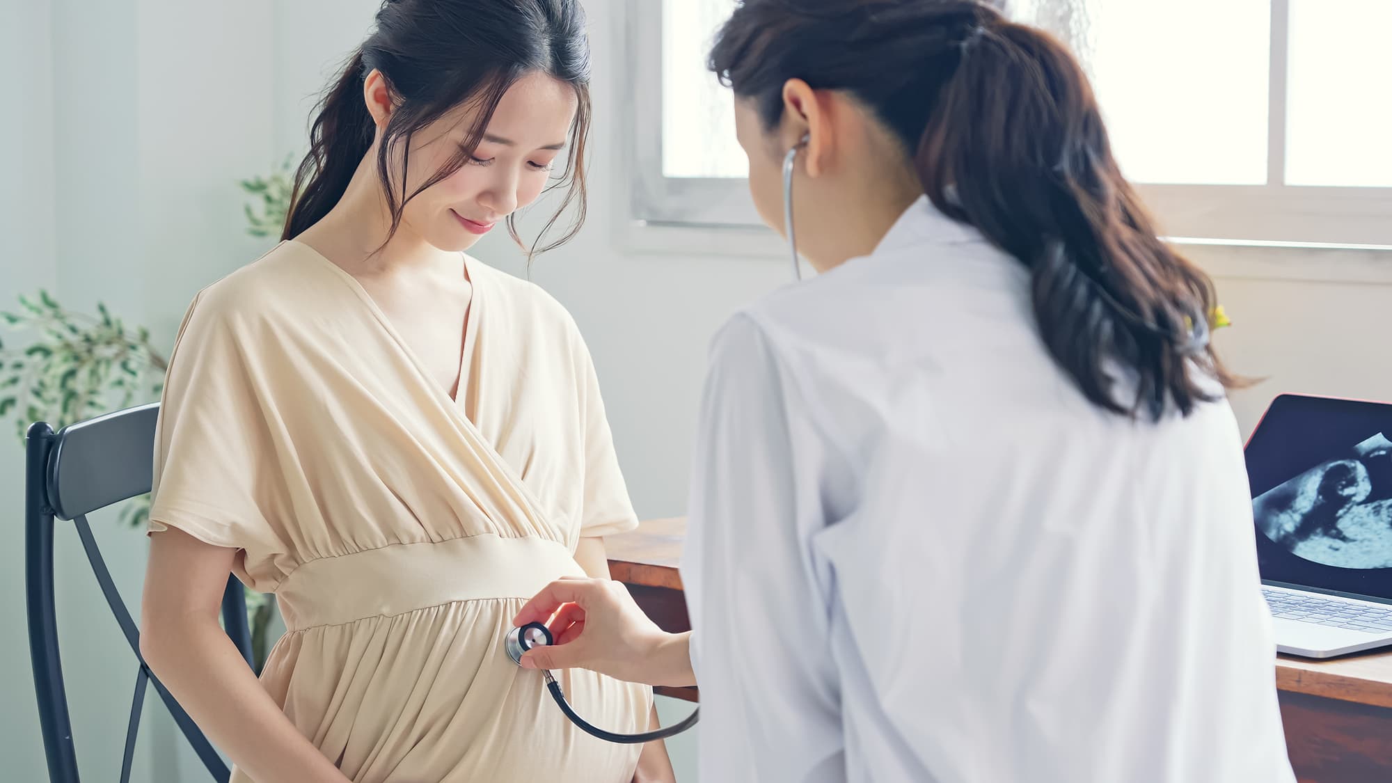 妊娠中でも保険に入れる？入れない理由と加入できる保険の特徴を解説